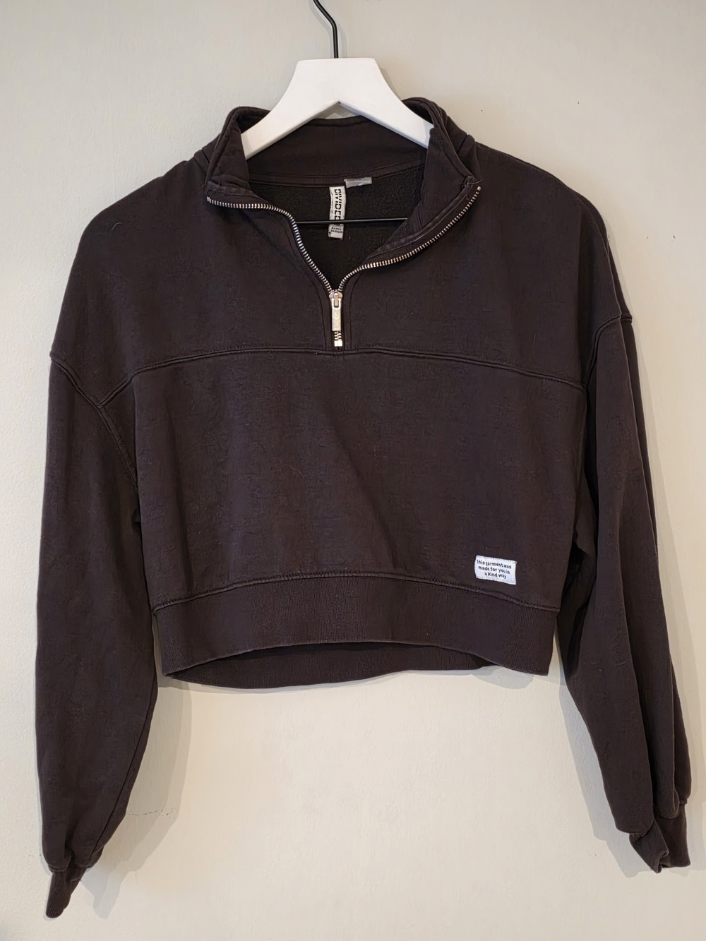 H&M Cropped Half-Zip Sweatshirt in Dark Brown